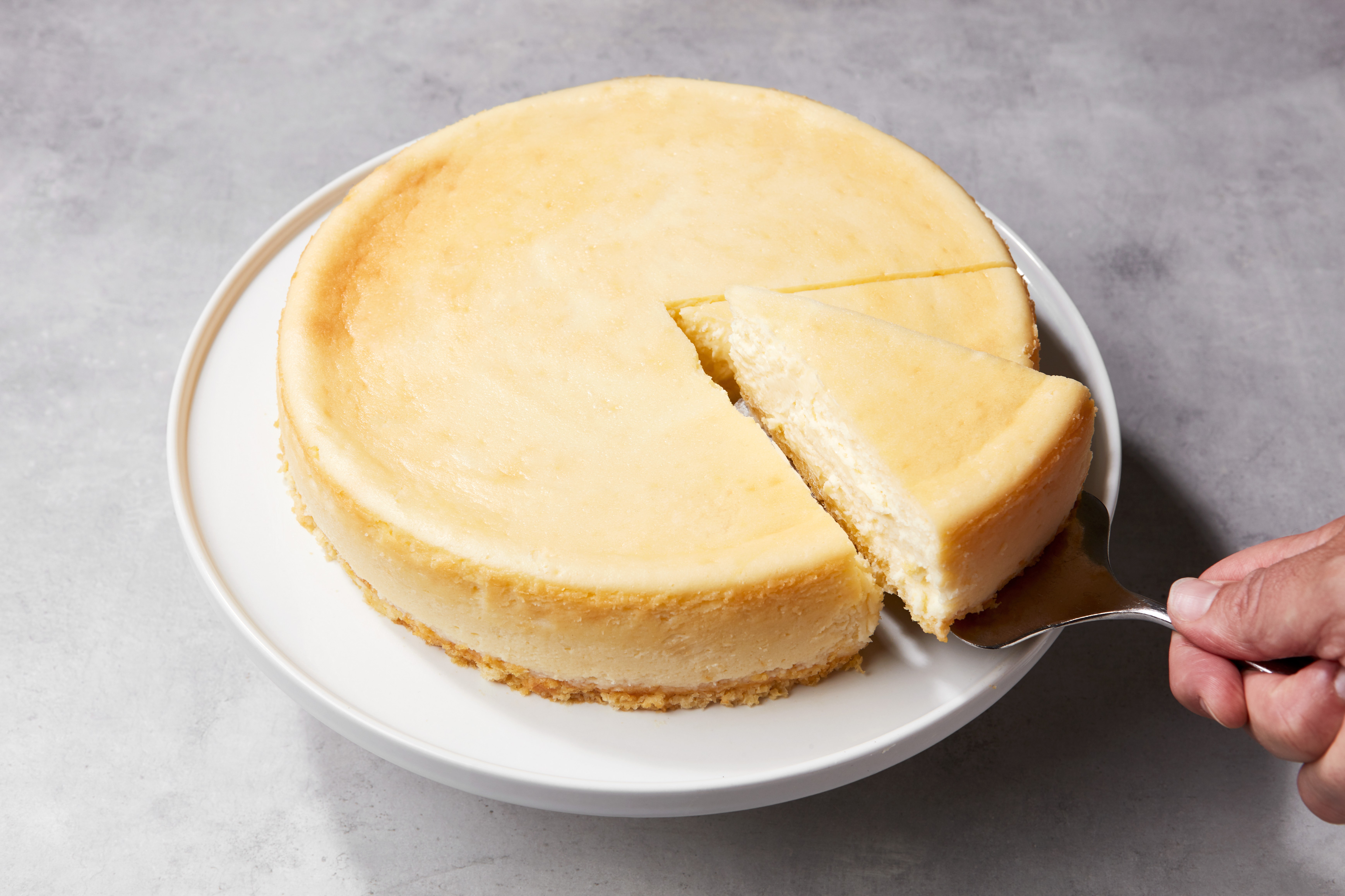 Does Cheesecake Have Cheese: Understanding the Key Ingredient in Cheesecake