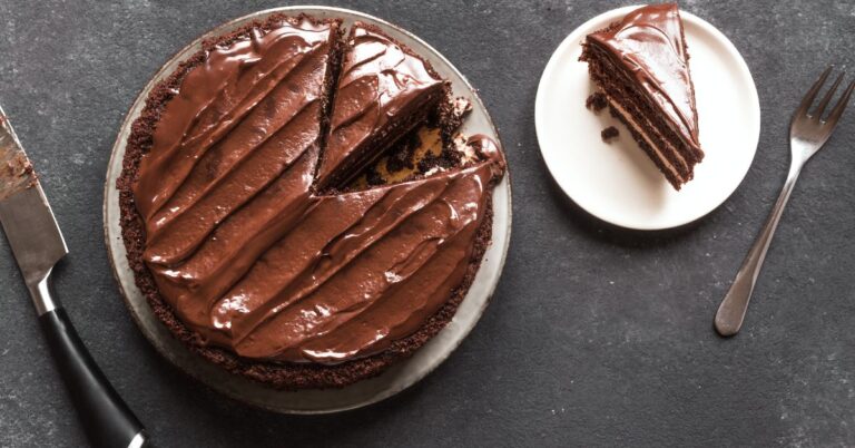 How to Make Chocolate Cake: Indulging in the Art of Chocolate Cake Creation