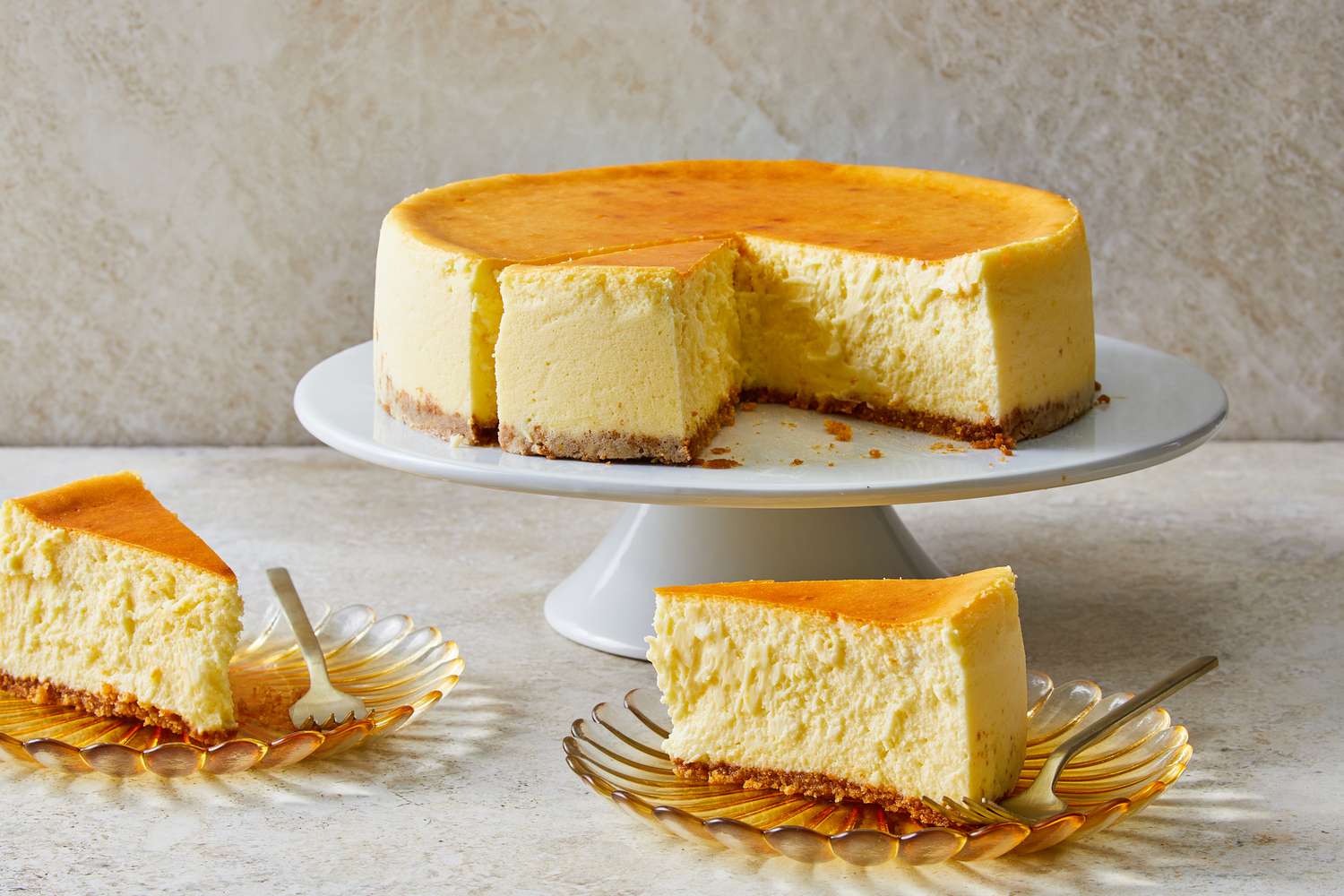 Does Cheesecake Have Cheese: Understanding the Key Ingredient in Cheesecake